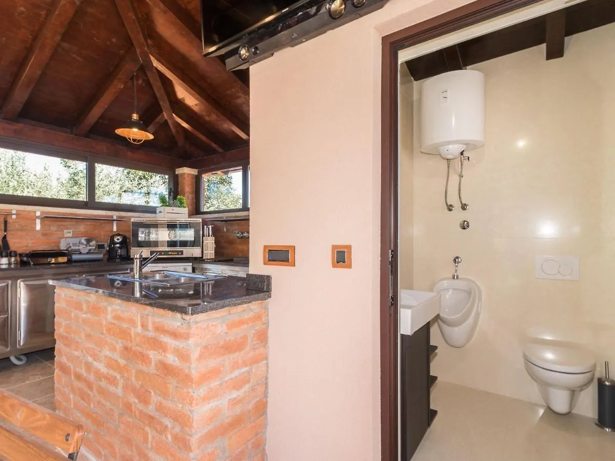 Spacious Villa With Pool And Bubble Bath In Pula Valtura