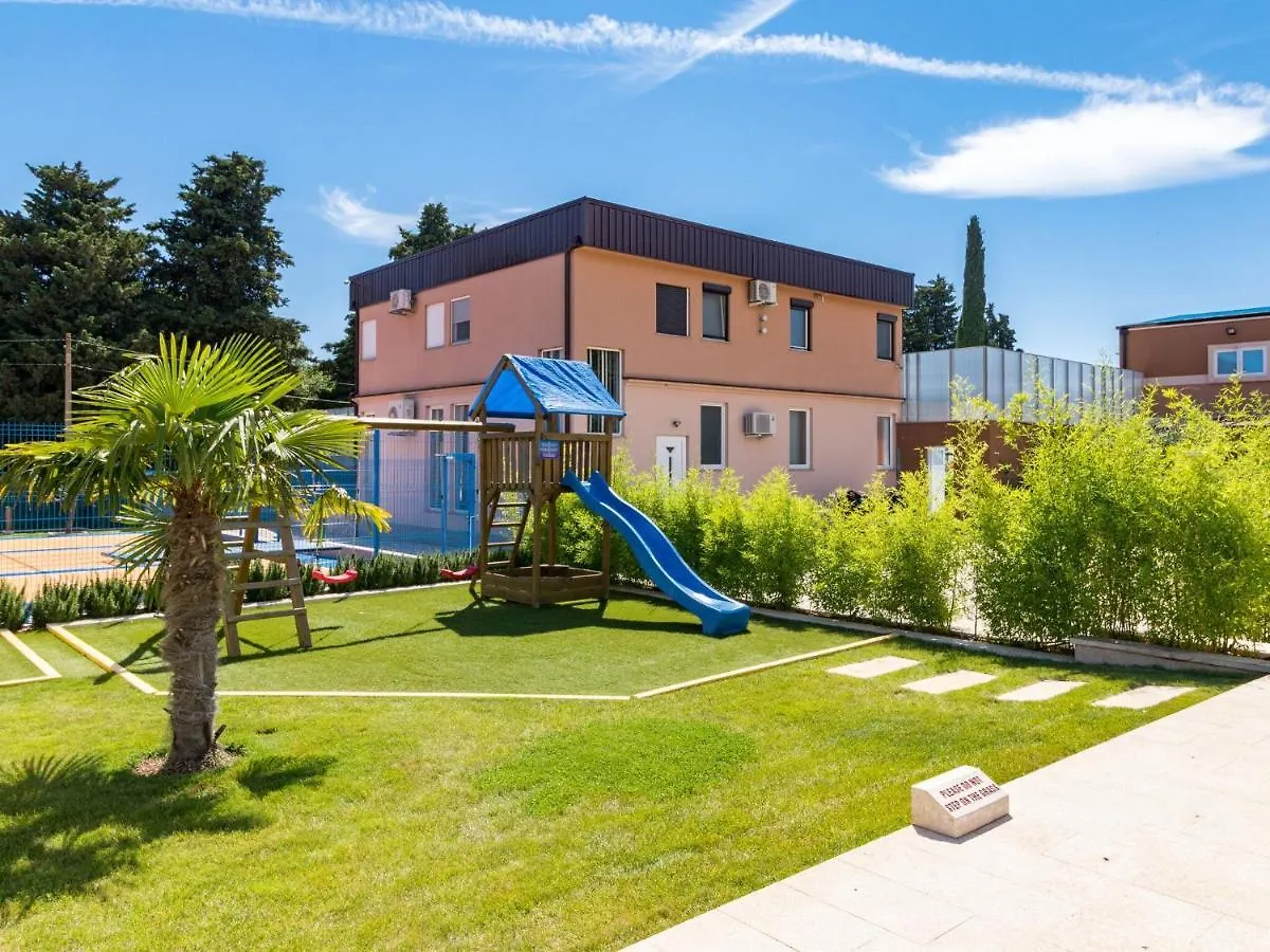 Spacious Villa With Pool And Bubble Bath In Pula Valtura Croatie