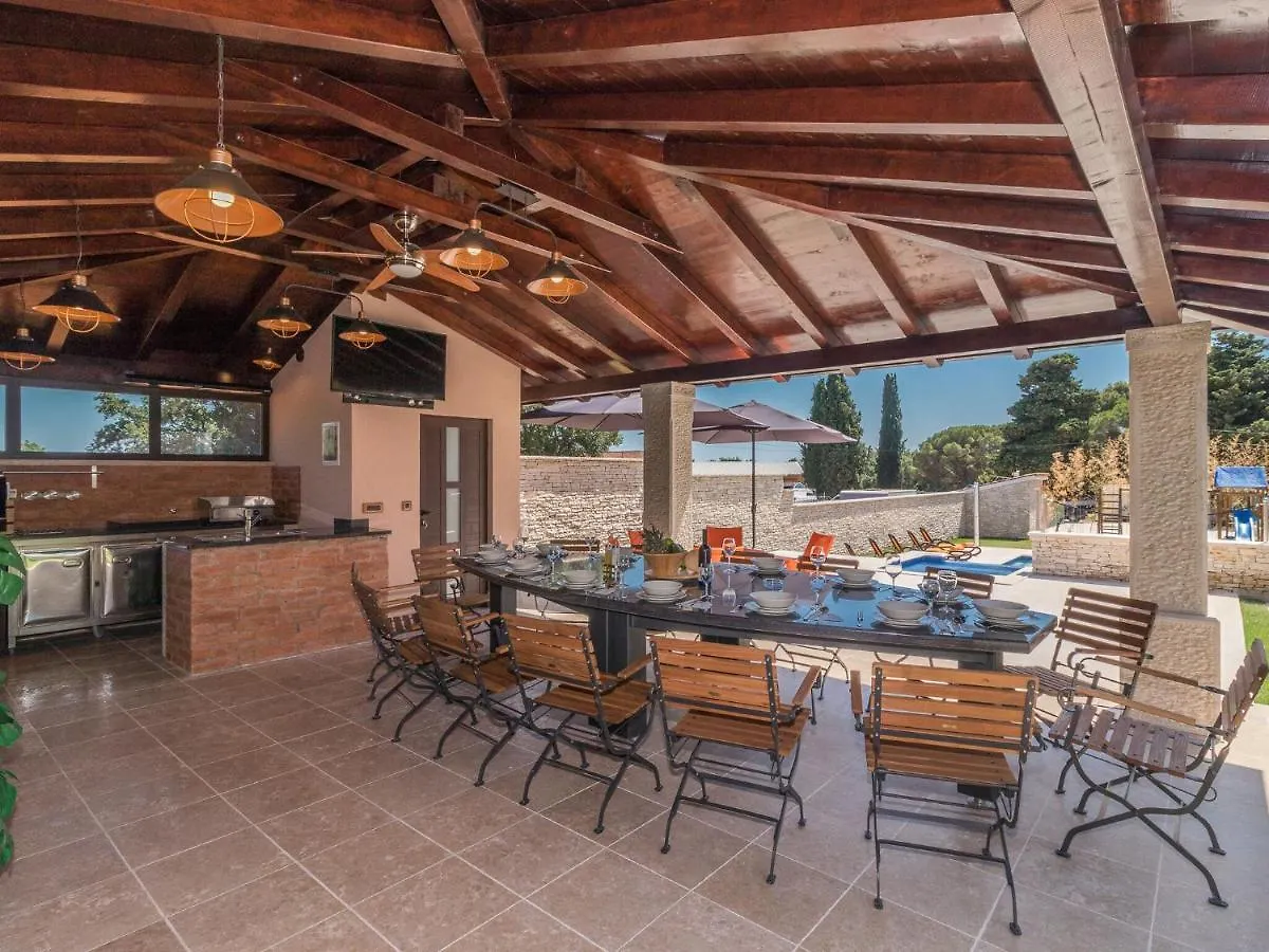 Spacious Villa With Pool And Bubble Bath In Pula Valtura