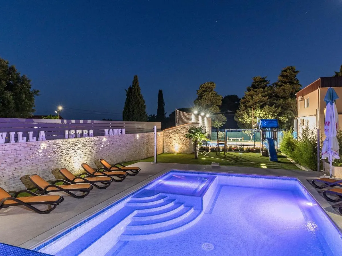 Spacious Villa With Pool And Bubble Bath In Pula Valtura
