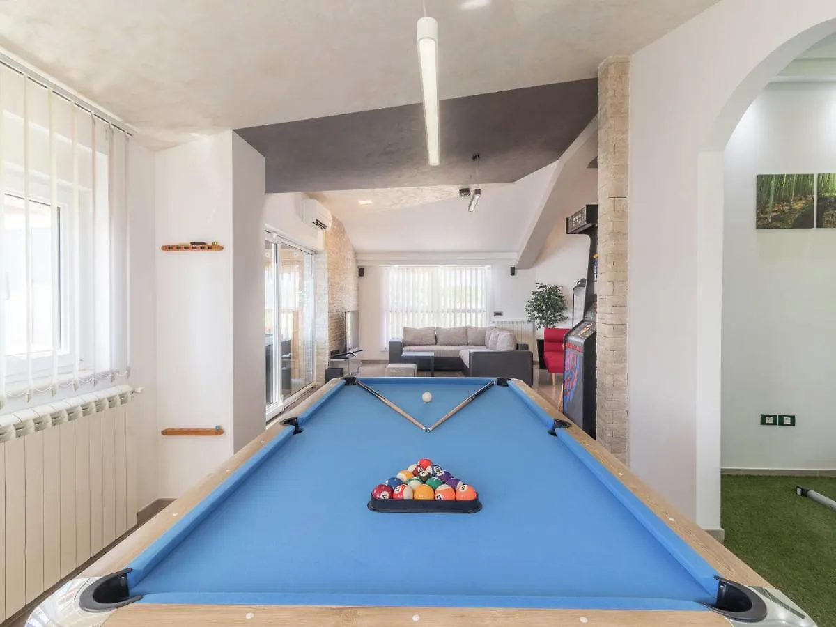 Spacious Villa With Pool And Bubble Bath In Pula Valtura