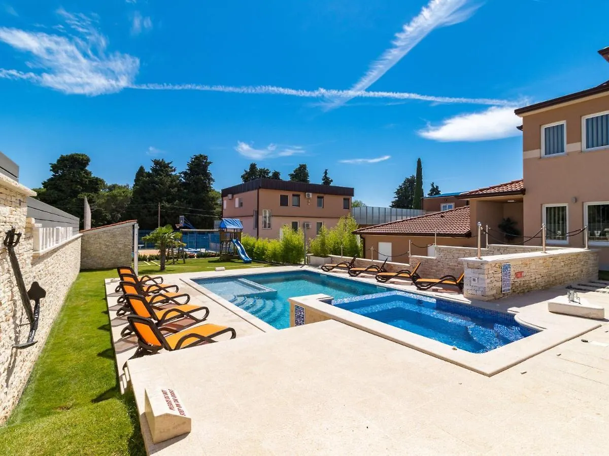 Spacious Villa With Pool And Bubble Bath In Pula Valtura 0*,  Croatie