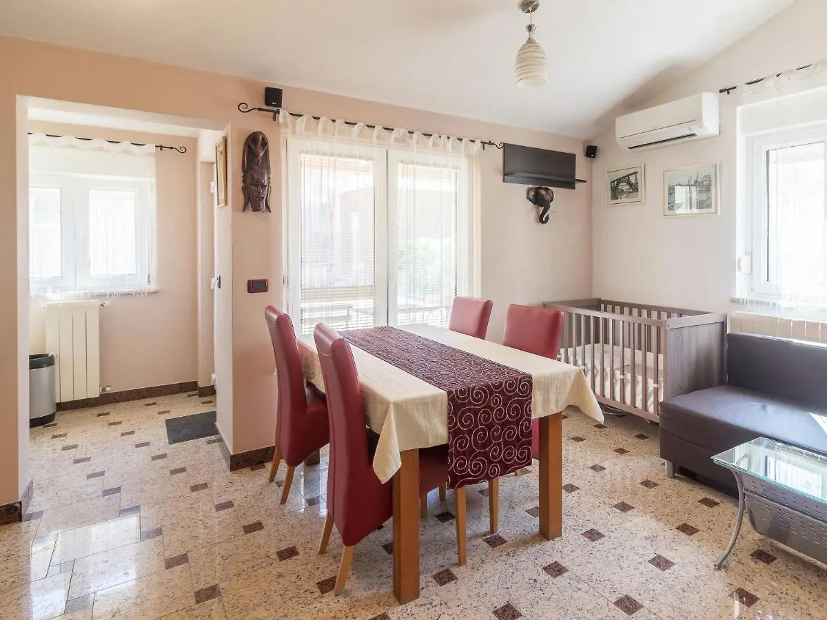 Spacious Villa With Pool And Bubble Bath In Pula Valtura 0*,  Croatie