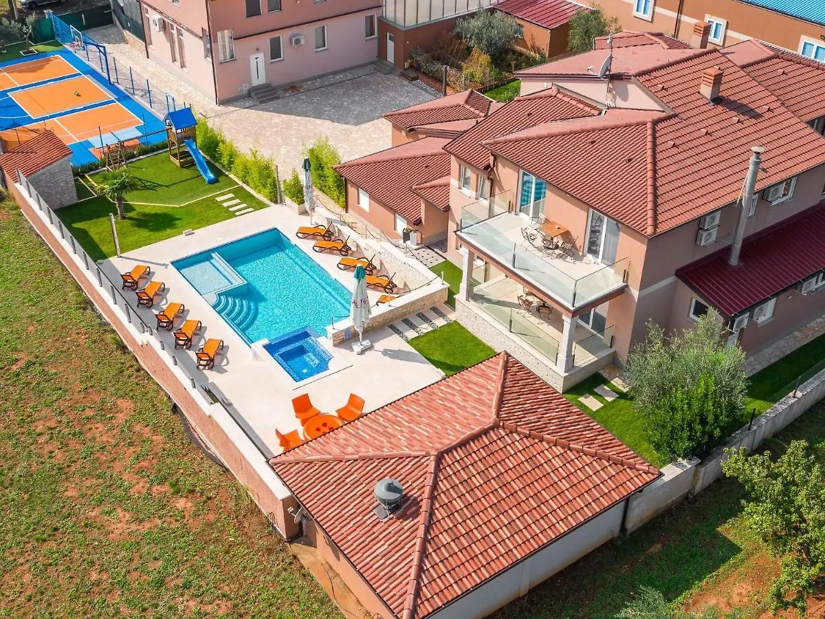 Spacious Villa With Pool And Bubble Bath In Pula Valtura 0*,